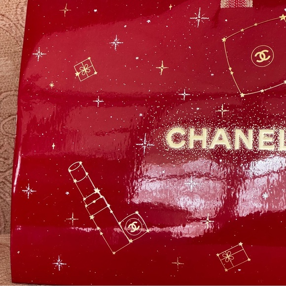 Chanel Red Gift Box with Ribbon - Picture 4 of 8